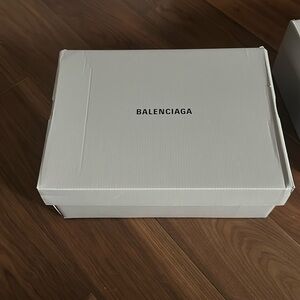 100% authentic Balenciaga box. Very roomy.
